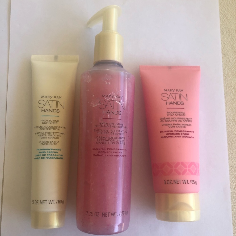 New Mary Kay Satin Hands Set Blissful Pomegranate.